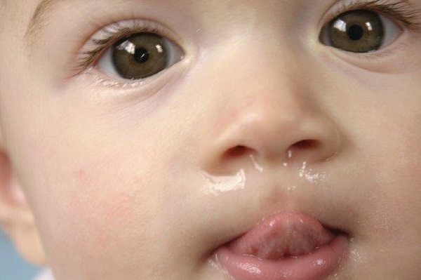 دلایل آبریزش بینی؛ روش های درمان خانگی و رفع آبریزش بزرگسالان و کودکان