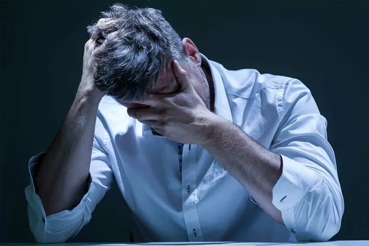 علائم اولیه مشکلات سلامت روان؛ از اضطراب پنهان تا احساس گناه و مصرف مواد