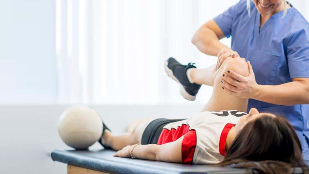 چگونه از آسیب های ورزشی جلوگیری کنیم؟ نکات پیشگیرانه و عوامل آسیب زا