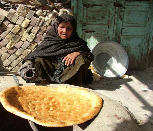 تعبیر خواب نان پختن مادر + معنی نان پختن مادر در خواب چیست