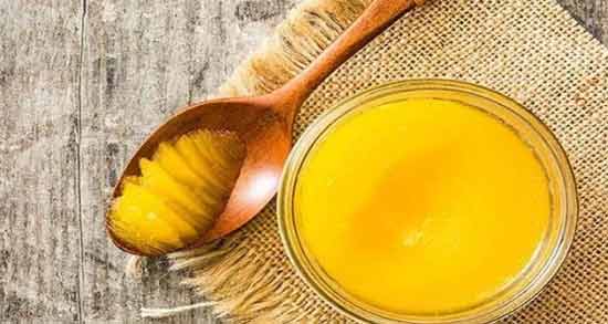 زدن کره به صورت نی نی سایت ؛ جلوگیری از پیری پوست با ماسک کره