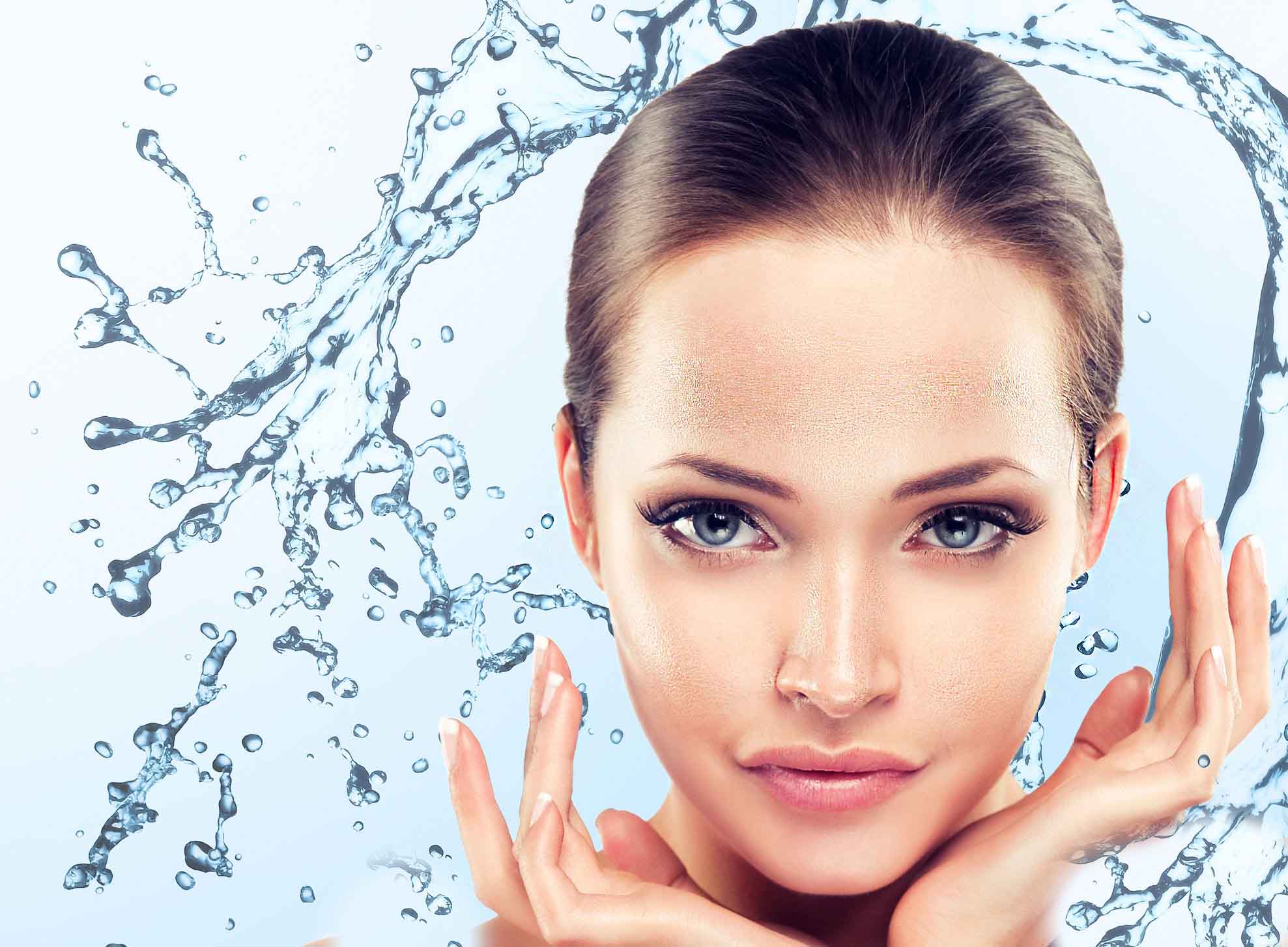 تونر چیست و چگونه می توان با تونر صورت را پاکسازی کرد؟؛ کاربرد تونر