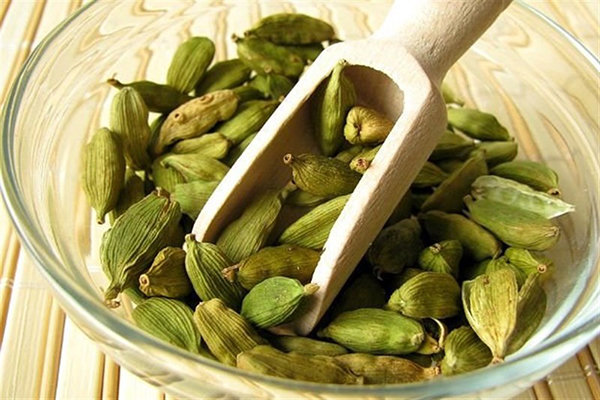آشنایی با خواص شگفت انگیز هل؛ هل و خواص درمانی آن