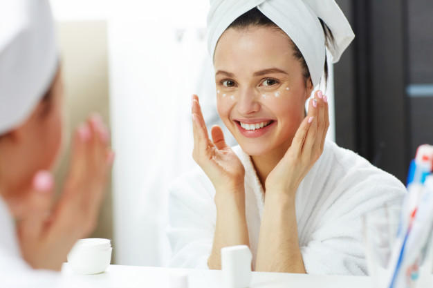 درباره پاکسازی کلینیکی پوست و مزایای آن چه می دانید؟