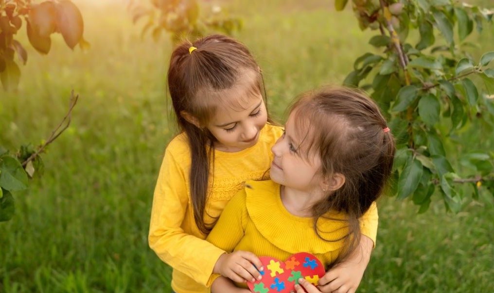 شعر برای روز خواهر + مجموعه اشعار کوتاه و بلند در وصف خواهر و برای خواهر