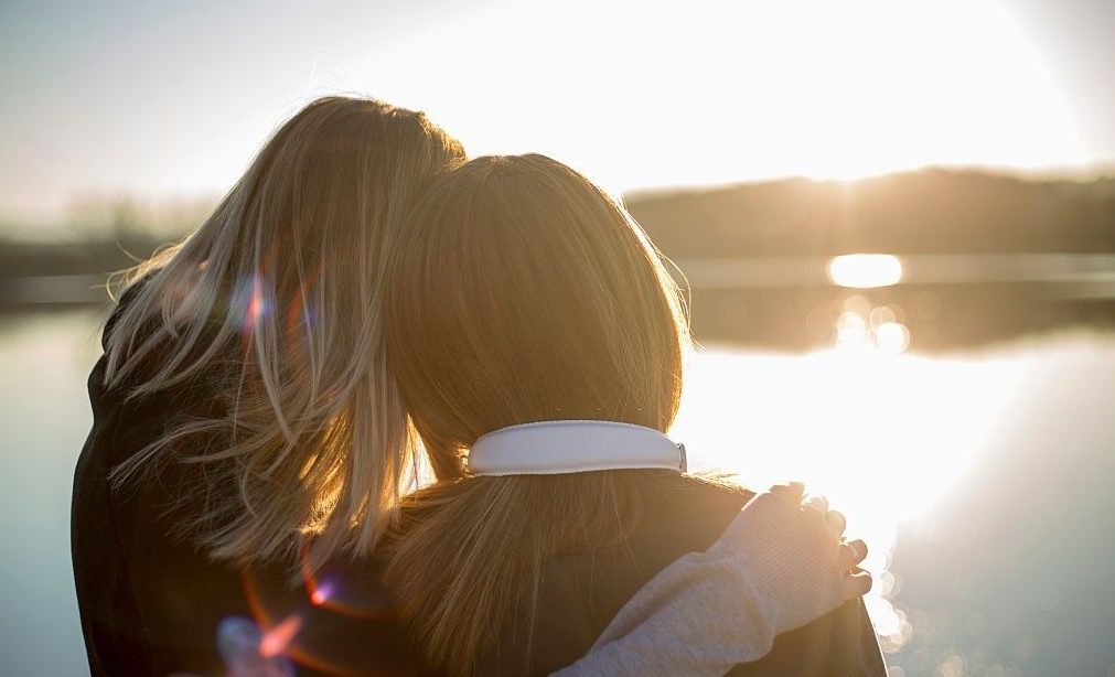 متن احساسی روز خواهر + عکس های پروفایل ویژه تبریک روز خواهر