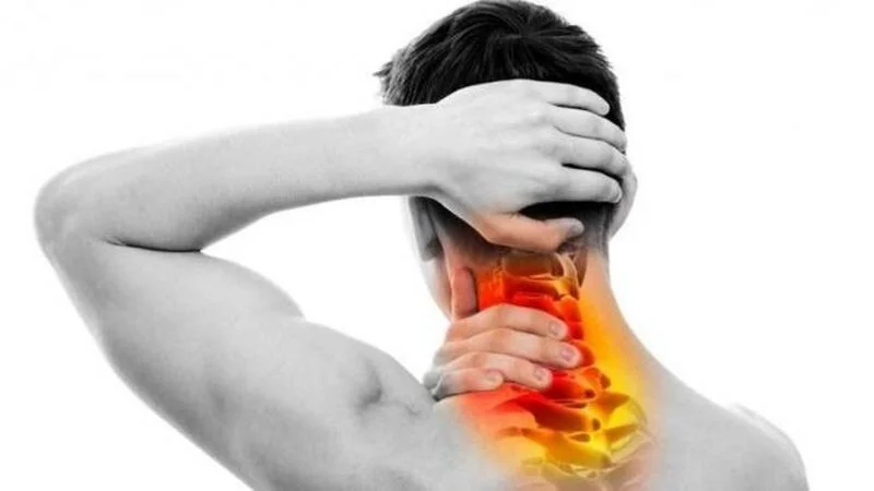 علائم دیسک گردن چیست و چگونه درمان می شود؟