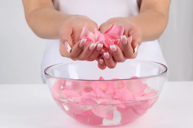 مزایای گلاب برای واژن و نحوه استفاده از آن برای خانم ها