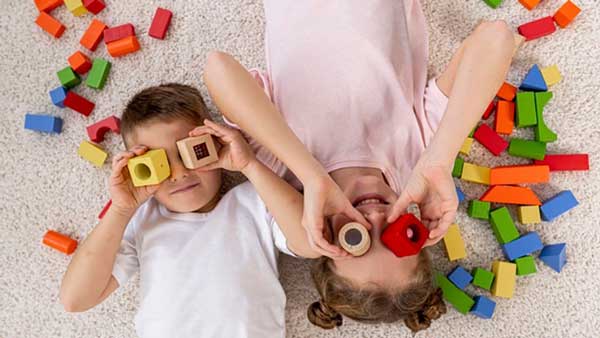 تاثیر اسباب بازی بر کودک و تقویت ذهن فرزند با بازی کردن