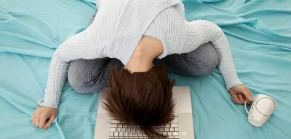 روشهای رفع خستگی ذهن؛ دلایل خستگی ذهنی و رابطه استرس با آن