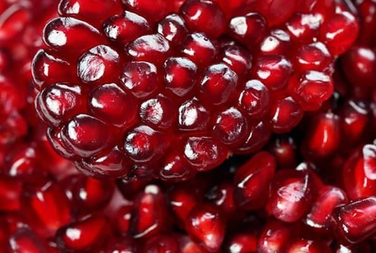 خواص انار؛ 20 فایده انار از کنترل دیابت و خاصت ضد سرطانی تا زیبایی پوست و مو