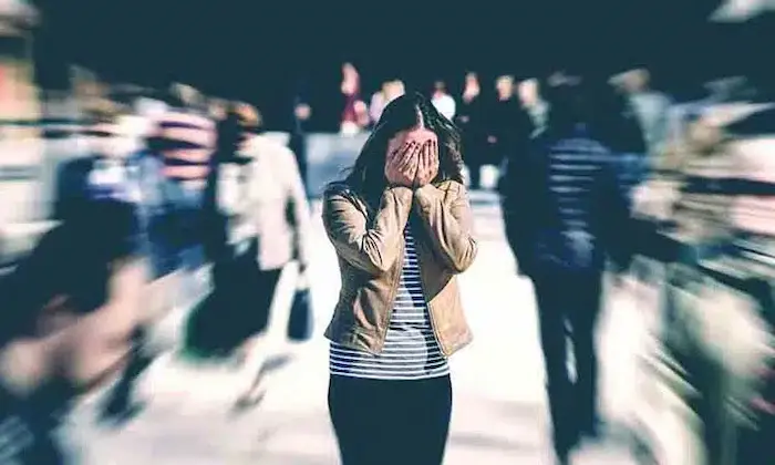 نشانه های حمله اضطرابی؛ انواع آن، علائم و درمان حملات اضطرابی ناگهانی