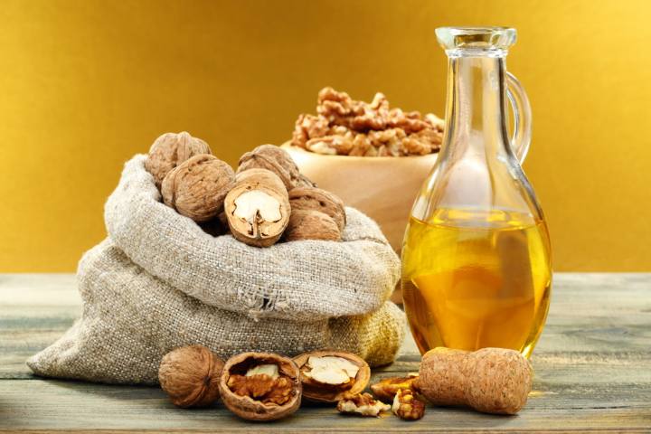 خواص روغن گردو؛ میزان مصرف روزانه، فواید بی نظیر و طرز تهیه روغن گردوی خانگی