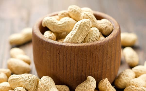 فواید بادام زمینی برای خانم ها (10 خاصیت از کمک به کاهش وزن تا افزایش انرژی) فواید بادام زمینی برای خانم ها (10 خاصیت از کمک به کاهش وزن تا افزایش انرژی)