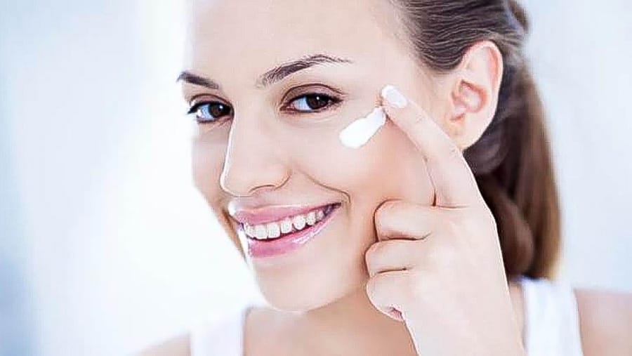 ضد آفتاب سفید کننده و ویژگی های آن (مزایای آن و استفاده صحیح از آن)