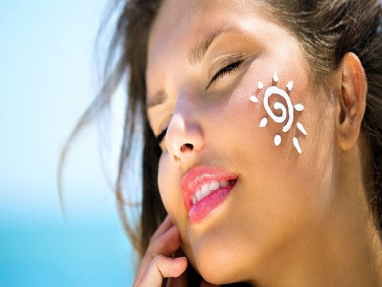ضد آفتاب سفید کننده و ویژگی های آن (مزایای آن و استفاده صحیح از آن)