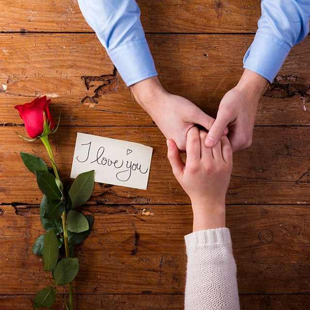 متن گل رز عاشقانه + مجموعه اشعار عاشقی با موضوع گل رز سرخ