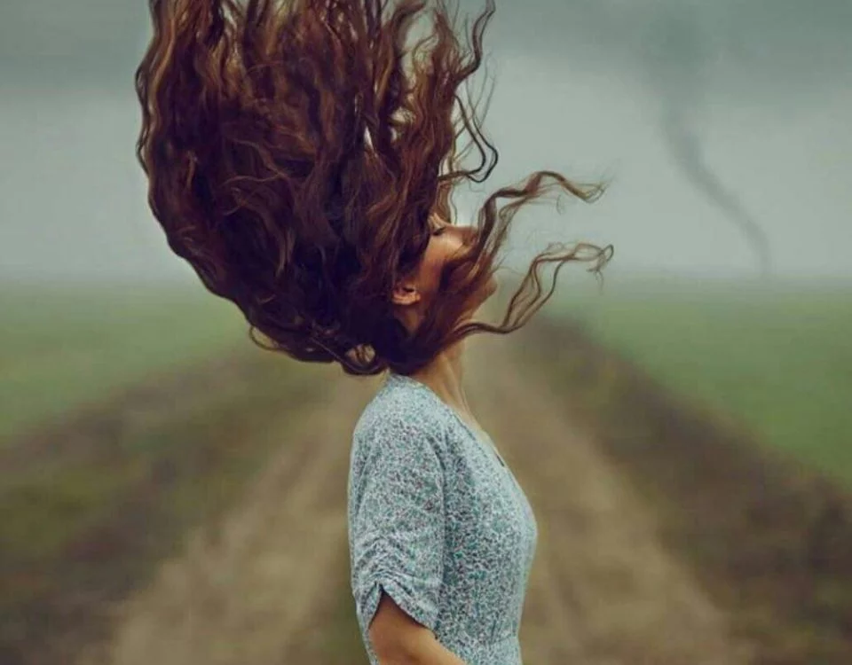 شعر در مورد موی فر + مجموعه اشعار و ترانه های زیبا برای پسر و دختر با موی فر موج دار