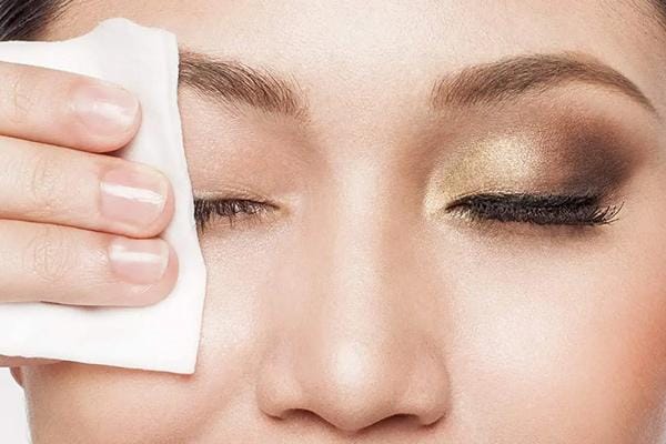 آیا دستمال مرطوب برای صورت ضرر دارد؟