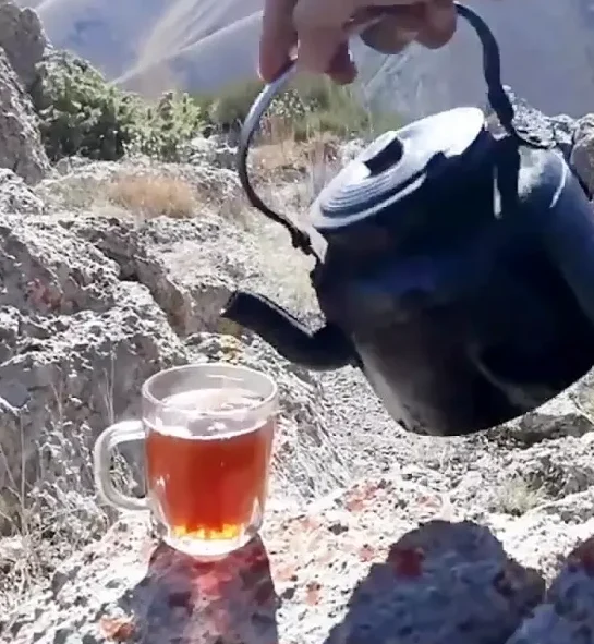 متن چای آتیشی و داغ؛ جملات درباره نوشیدن چای داغ در کنار یار