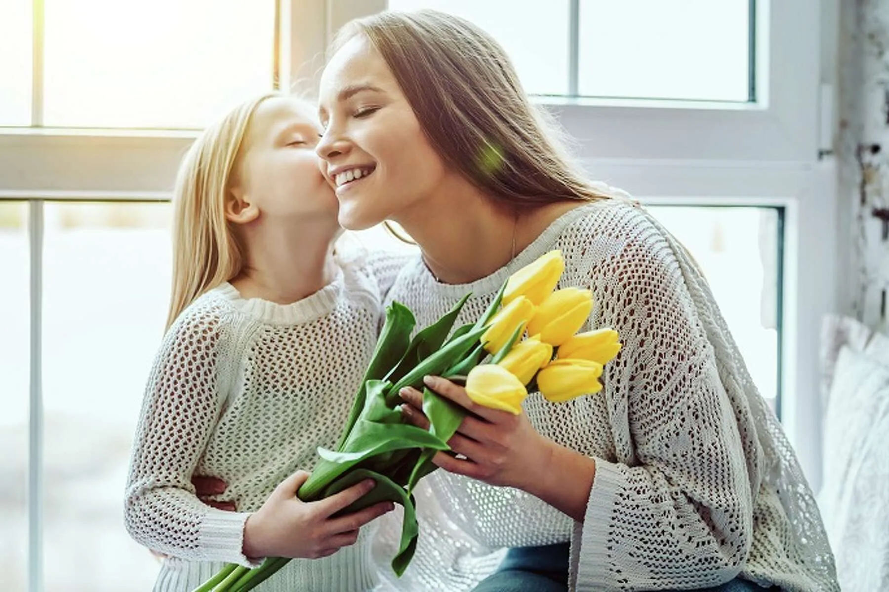 گلچین متن قشنگ مادر؛ جملات، متن های زیبا و عکس نوشته مادر
