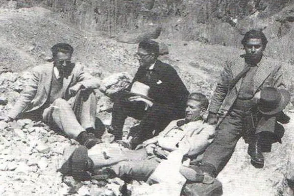 جملات صادق چوبک نویسنده معروف و پدر داستان نویسی ایران با متن های زیبا