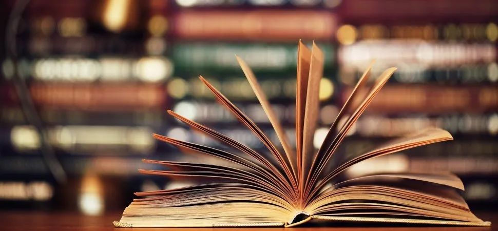 متن در مورد کتاب؛ جملات، اشعار، عکس و دلنوشته درباره کتاب خواندن