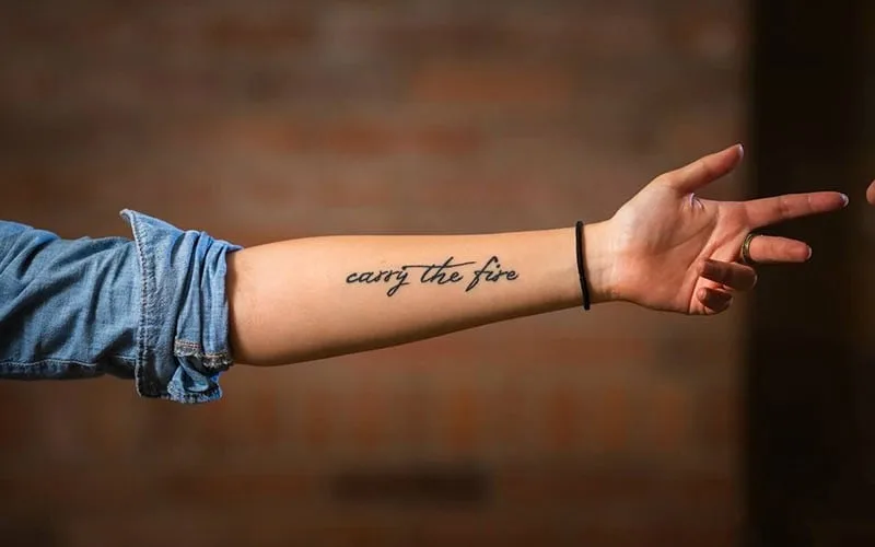 جملات زیبا برای تاتو؛ متن های بسیار قشنگ با معنی خالکوبی انگلیسی و فارسی جملات زیبا برای تاتو؛ متن های بسیار قشنگ با معنی خالکوبی انگلیسی و فارسی