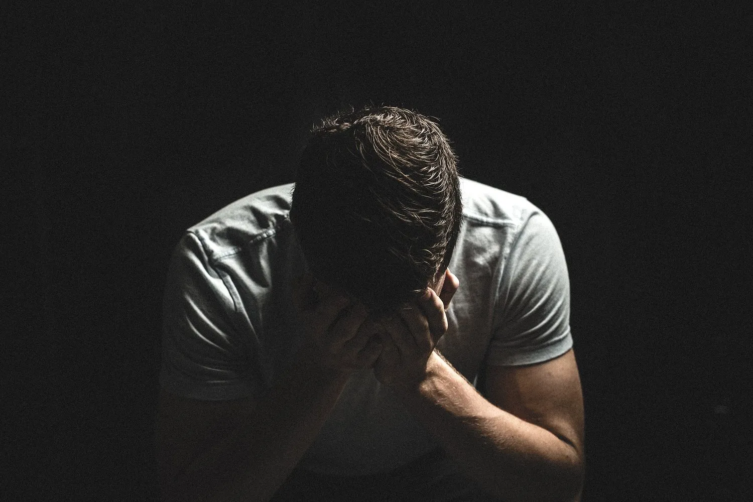 متن غم؛ شعر غمگین، جملات غم انگیز، دلنوشته و عکس نوشته درباره ناراحتی