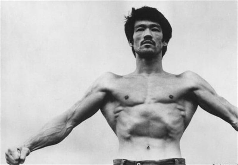 سخنان فلسفی بروس لی + متن و جملات بسیار زیبا و ناب از استاد رزمی Bruce Lee