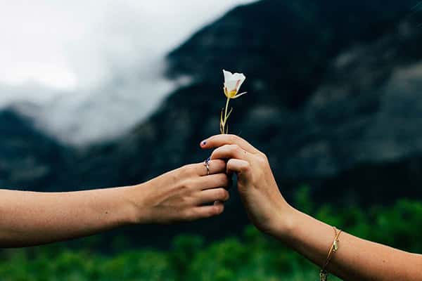 جملات مخصوص ماهگرد ازدواج + متن های عاشقانه احساسی برای زن و شوهر عاشق