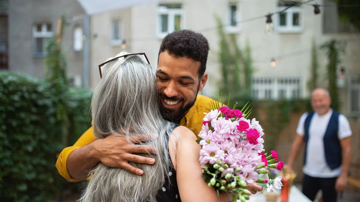 متن احساسی مادر پسری + جملات محبت آمیز و عاشقانه مادر برای فرزند پسر