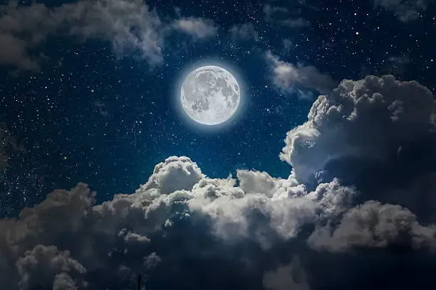 متن درباره ماه زیبا و کامل { 30 کپشن و جمله بیو ماه کامل شب }
