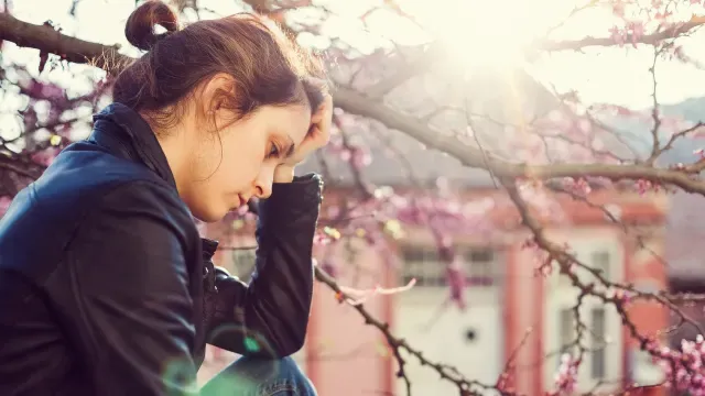 متن غمگین بهار + شعر و جملات غمگین بهاری