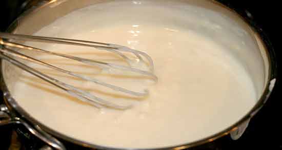 طرز تهیه حریره بادام برای نوزاد ۶ ماهه با شیر مادر ؛ دستور درست کردن حریره بادام برای نوزاد ۶ ماهه