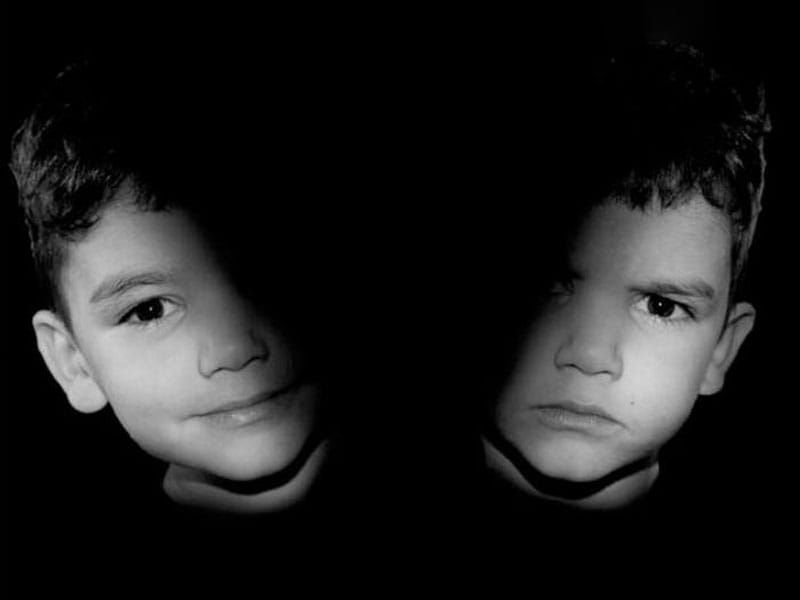اختلال دوقطبی؛ علائم، انواع آن، دلایل بروز، تشخیص و درمان
