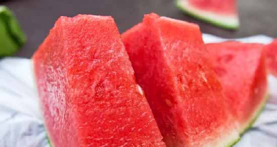 آیا هندوانه برای زخم معده ضرر دارد ؛ همه چیز درباره مضرات خوردن هندوانه برای زخم معده
