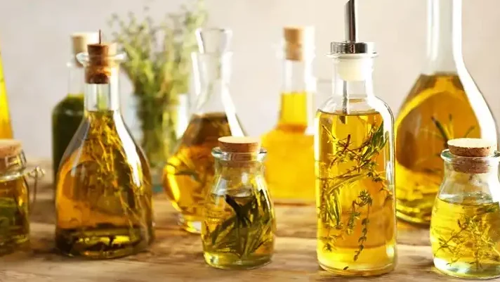 انواع روغن مفید برای صورت؛ 15 روغن مفید برای زیبایی چهره