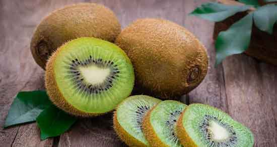 بهترین زمان مصرف کیوی ؛ ایا ماسک کیوی برای پوست صورت مفید است