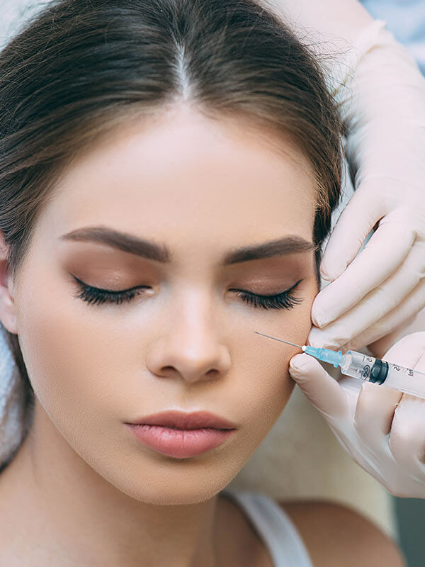 تزریق فیلر زیر چشم چیست؟ هدف، مراحل، شرایط و مزایای انجام این روش