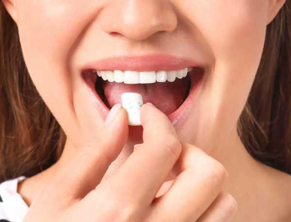 تعبیر خواب آدامس چسبیده به دندان + معنی آدامس چسبیده به دندان چیست