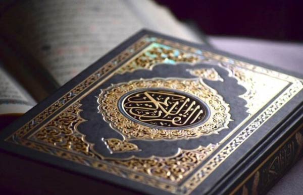 تعبیر خواب افتادن قران از دست + معنی افتادن قران از دست در خواب های ما چیست