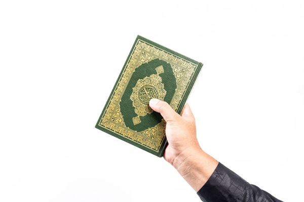 تعبیر خواب افتادن قران در آب + معنی افتادن قران در آب در خواب های ما چیست