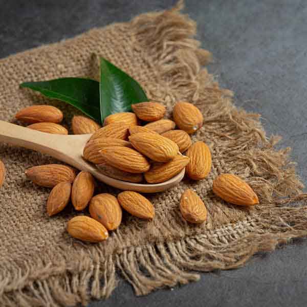 تعبیر خواب بادام ابن سیرین و کندن از درخت در خواب دختر مجرد