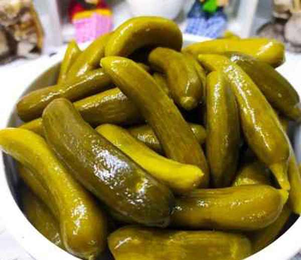 تعبیر خواب خیارشور گرفتن از دیگران + معنی خیارشور گرفتن از دیگران در خواب چیست