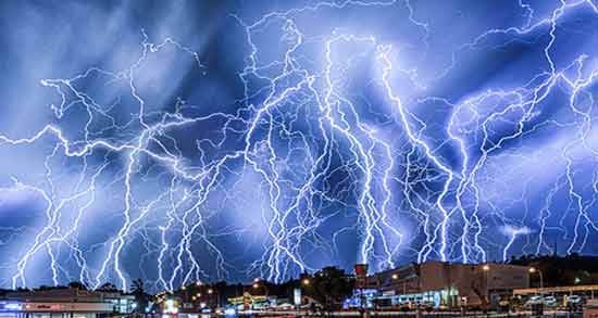 تعبیر خواب رعد و برق در خانه معنی رعد و برق در خانه در خواب های ما چیست تعبیر خواب رعد و برق در خانه معنی رعد و برق در خانه در خواب های ما چیست