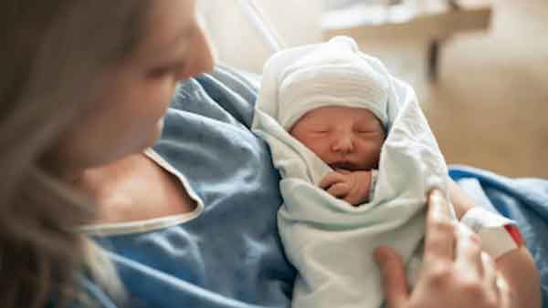 تعبیر خواب زایمان طبیعی راحت + معنی زایمان طبیعی راحت در خواب های ما چیست