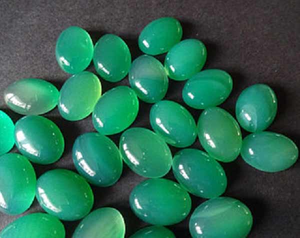تعبیر خواب سنگ سبز + معنی سنگ سبز در خواب چیست
