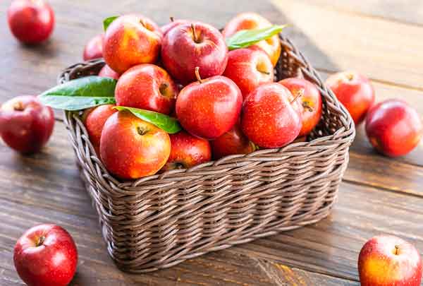 تعبیر خواب سیب قرمز برای زن متاهل + معنی سیب قرمز برای زن متاهل در خواب چیست