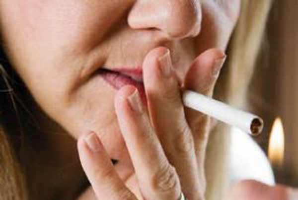 تعبیر خواب سیگار کشیدن مادر + معنی سیگار کشیدن مادر در خواب چیست